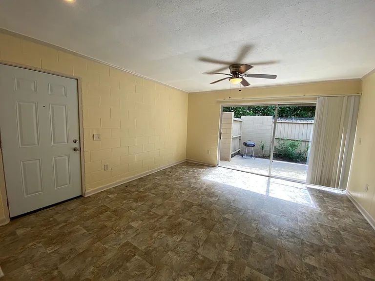 2241 W Pensacola St #16 — Photo 3