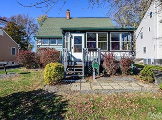 250 Edgeview Rd, Keyport, NJ 07735