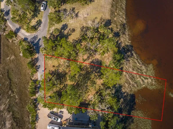15 Carrol Dr, Crawfordville, FL 32327