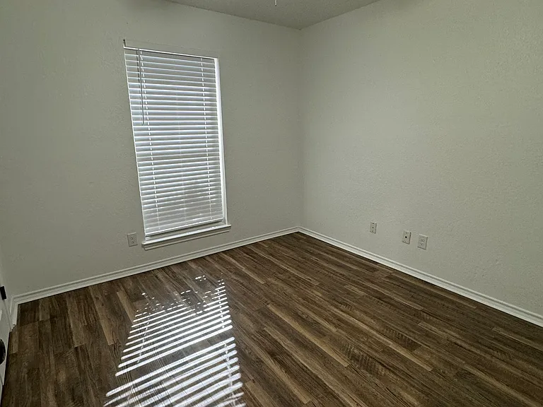2231 E Renfro St — Photo 13