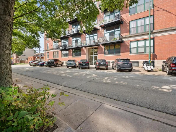 3500 S Sangamon St APT 210, Chicago, IL 60609