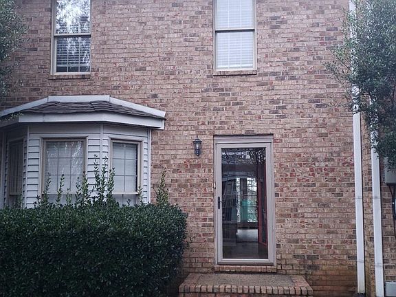 2nd image of 9 Magnolia Sq