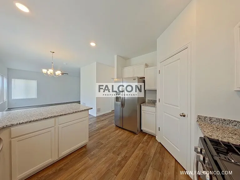 10512 Castor Dr — Photo 4
