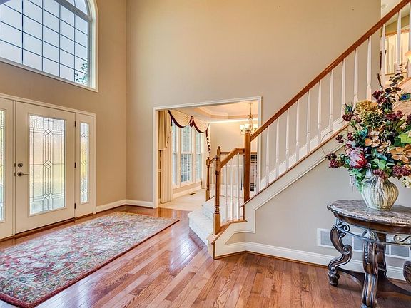 3rd image of 435 Old Willow Ct