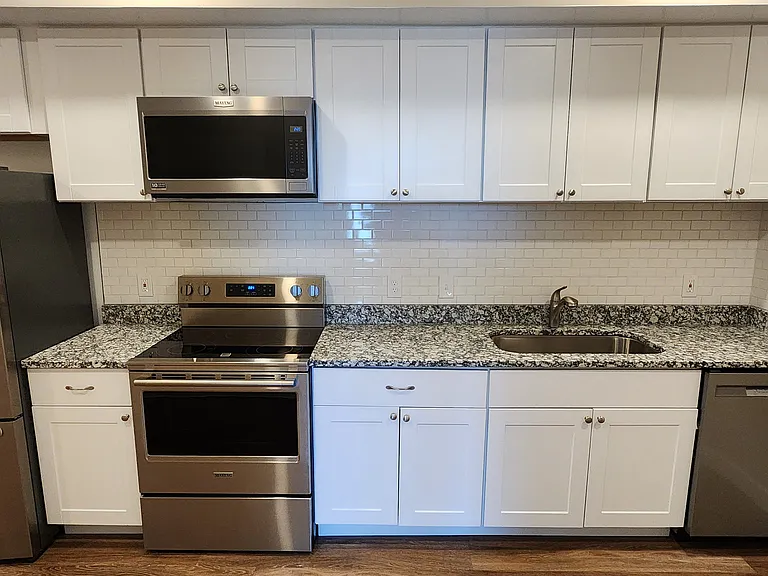 539 E 22nd St #3 — Photo 7