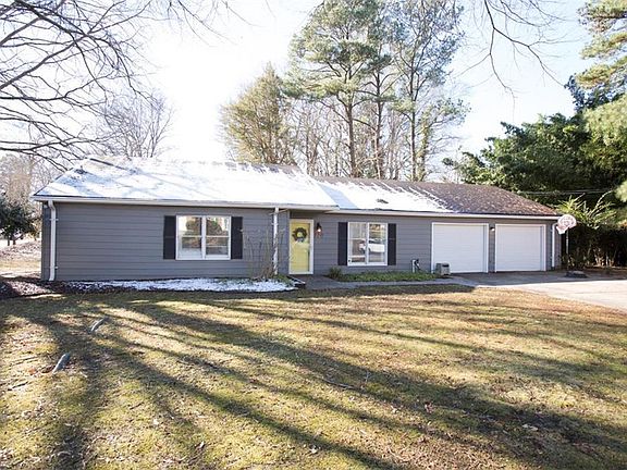 2nd image of 120 Tuckahoe Dr