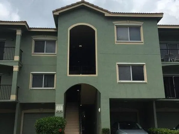 350 Crestwood Cir APT 302, Royal Palm Beach, FL 33411