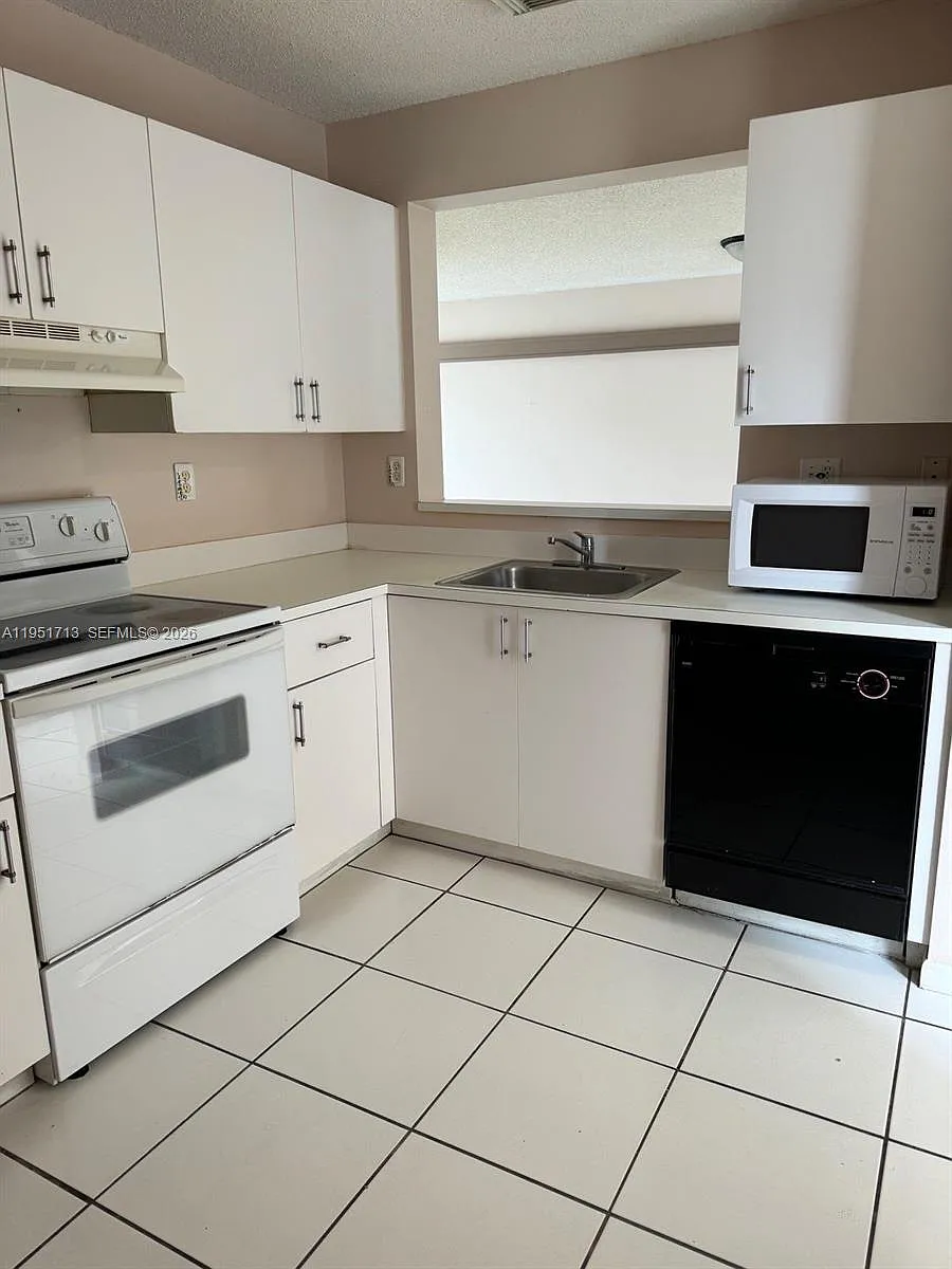 Building Photo - 12527 NW 11th Ln #204