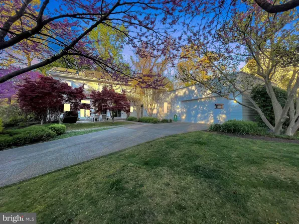 6301 W Halbert Rd, Bethesda, MD 20817