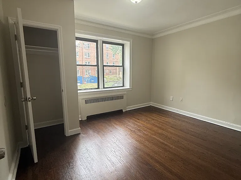 30 Van Velsor Pl #1L — Photo 2