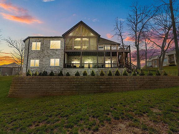2nd image of 909 W Rufina Court