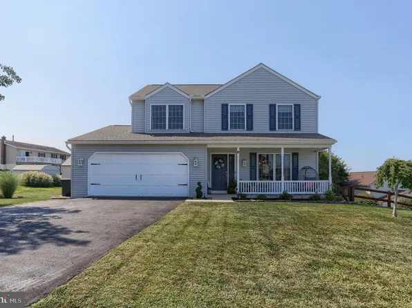 264 N 6th St, Womelsdorf, PA 19567