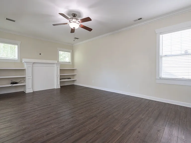 1400 Goodman St — Photo 10