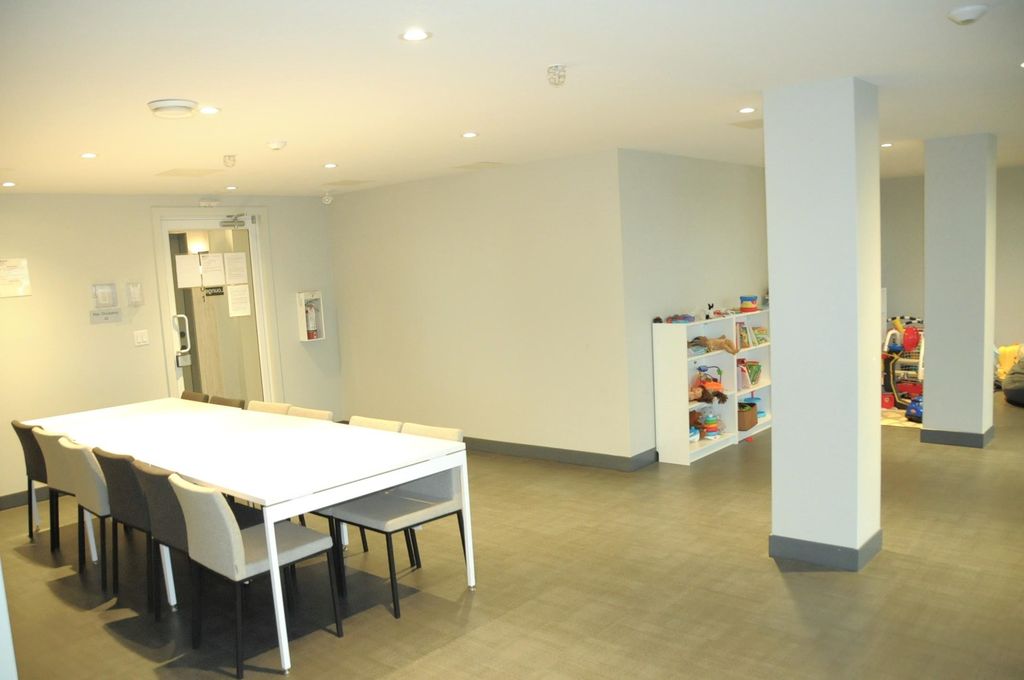 Apartment in New Westminster, Brow of the Hill - More