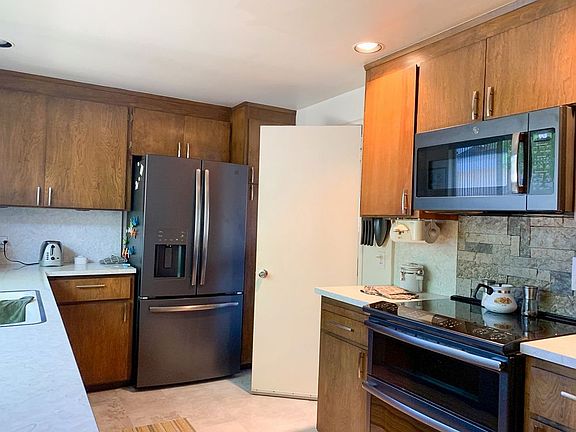 3rd image of 14590 Charmeran Ave