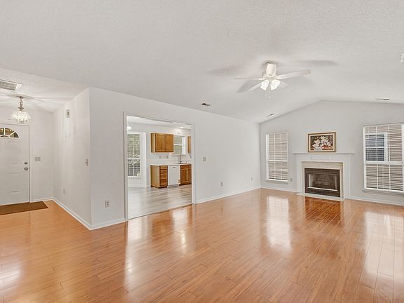 4th image of 105 Parish Parc Dr