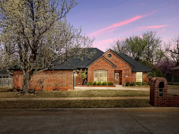 739 Kingsgate Rd, Yukon, OK 73099