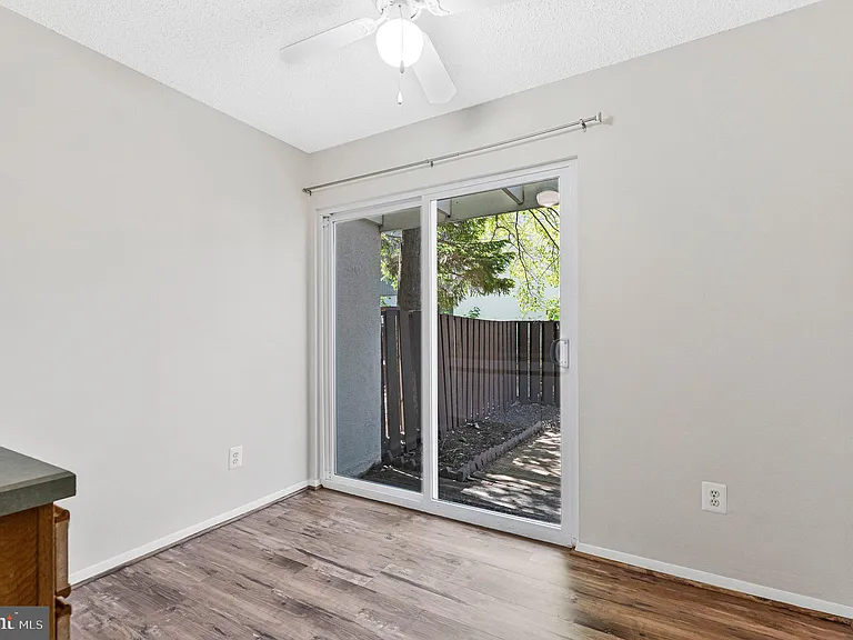 2202 Southgate Sq — Photo 15