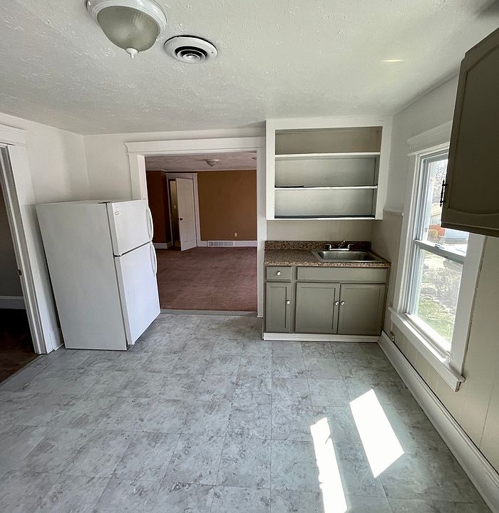 1st image of 3482 W 49th St #2