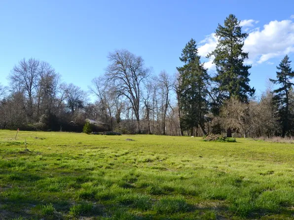 2 Gerald Pl, Grants Pass, OR 97527