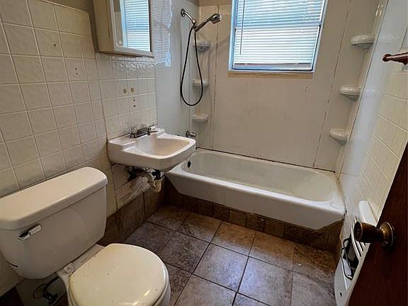 5th image of 932 SW 57th St