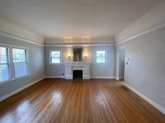 4th image of 1928 S Jamestown Ave #1