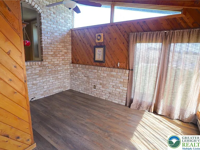 9020 Schantz Rd — Photo 6