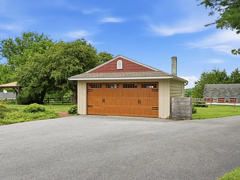 1058 Glen Hall Rd — Photo 23