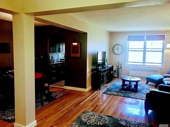 4th image of 194 Smith St APT 3S