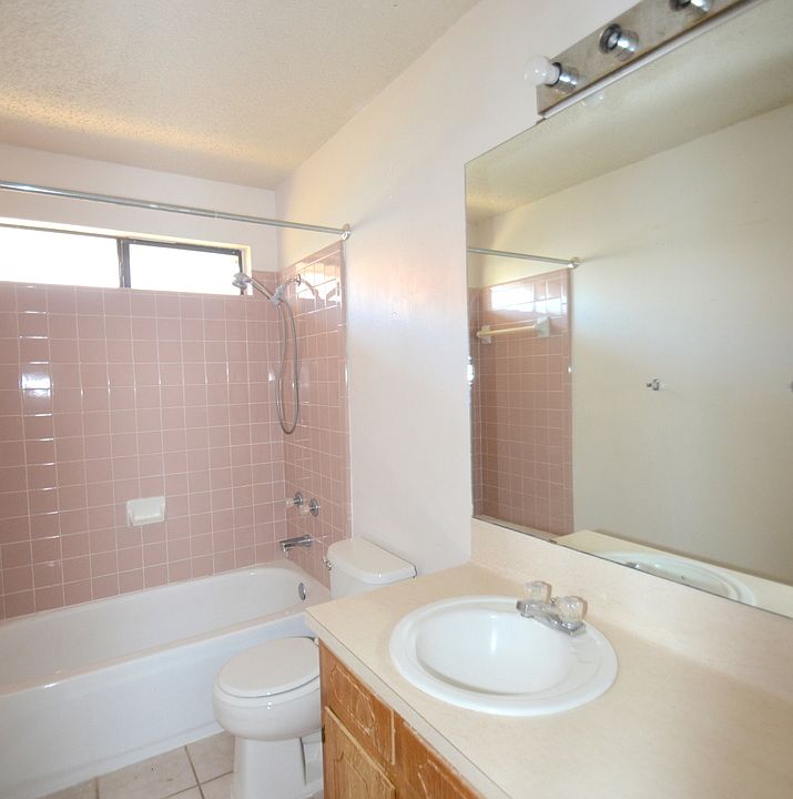 1st image of 404 Pinto Dr
