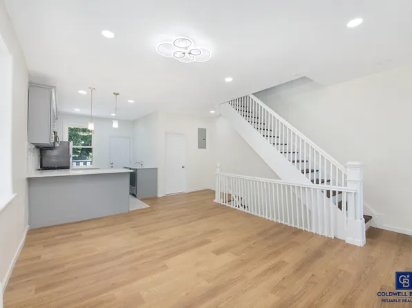 490 Van Duzer Street image 10 of 22