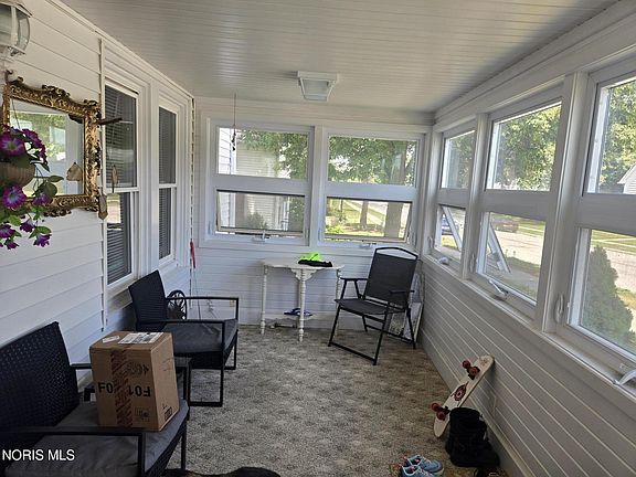 3rd image of 305 Ditto St