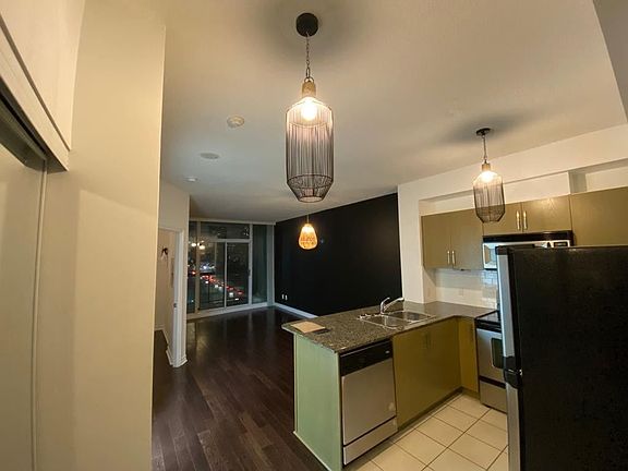 3rd image of 3504 Hurontario St #1208
