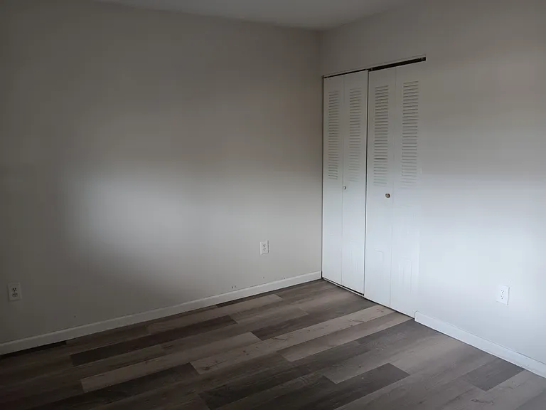2541 S Myrtle Ave #D — Photo 23