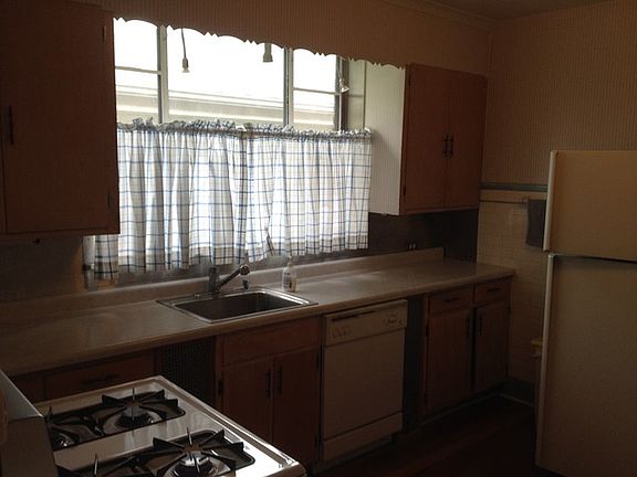 3rd image of 8208 Kildare Ave