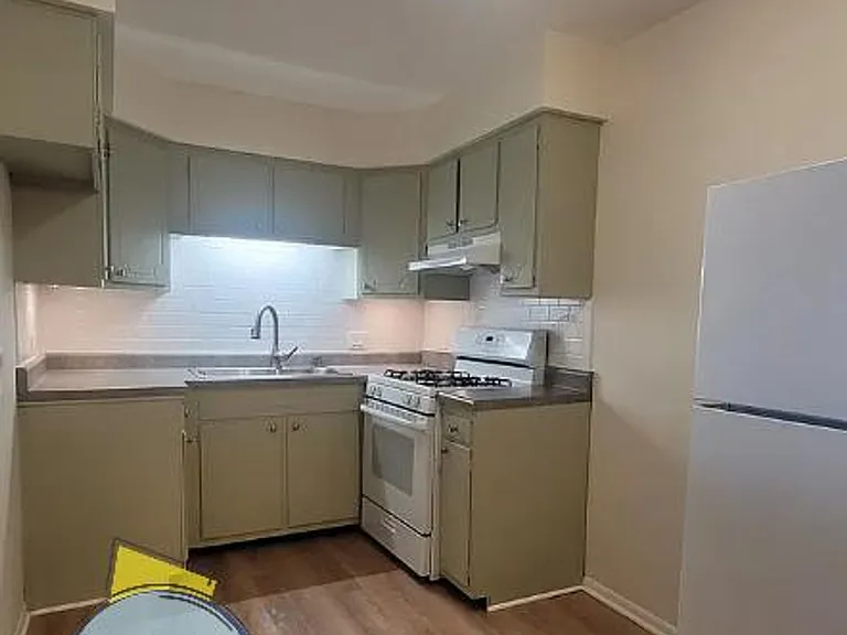 1039 College - apartments and offices for rent — Photo 27
