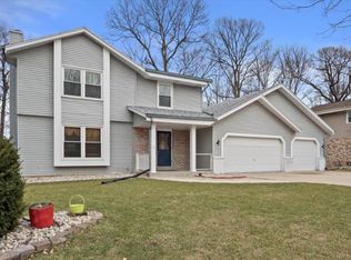 3210 S Regal Dr, New Berlin, WI 53151