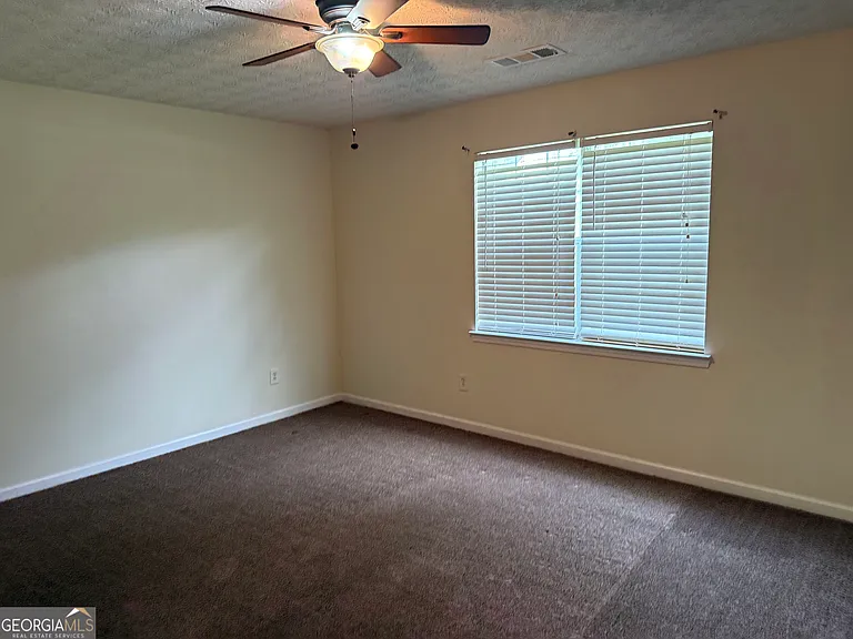 140 Trinity Dr — Photo 10