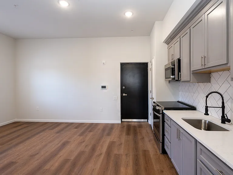 72 Burroughs Pl #5 — Photo 3