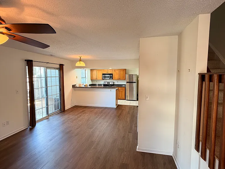 402 Chatterton Dr — Photo 2