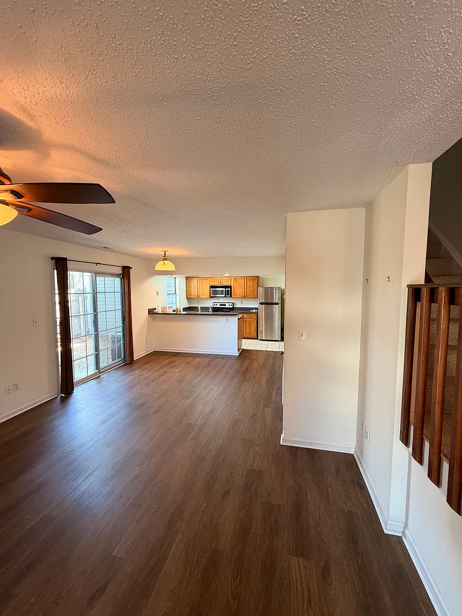 Building Photo - 402 Chatterton Dr