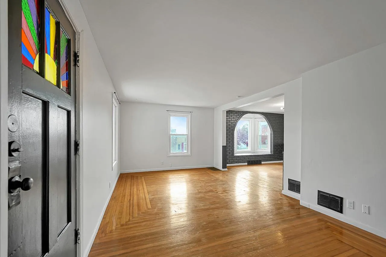 6 bed, 2677 sqft, $2,999 — Photo 3