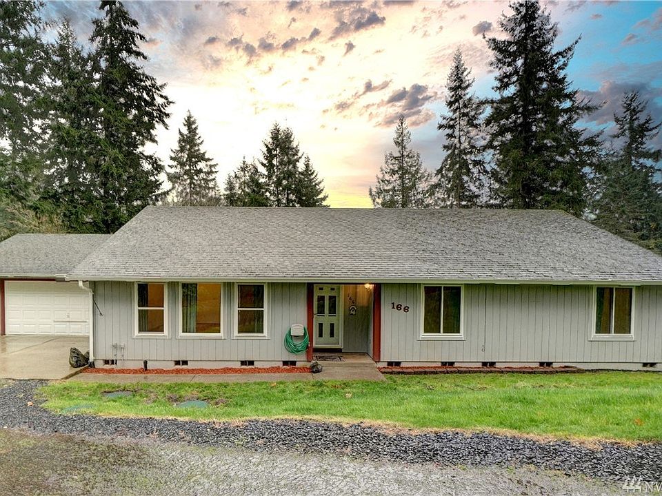 Welcome to Oakville! This charming four bedroom, two bath is situated on quiet street in a friendly neighborhood.