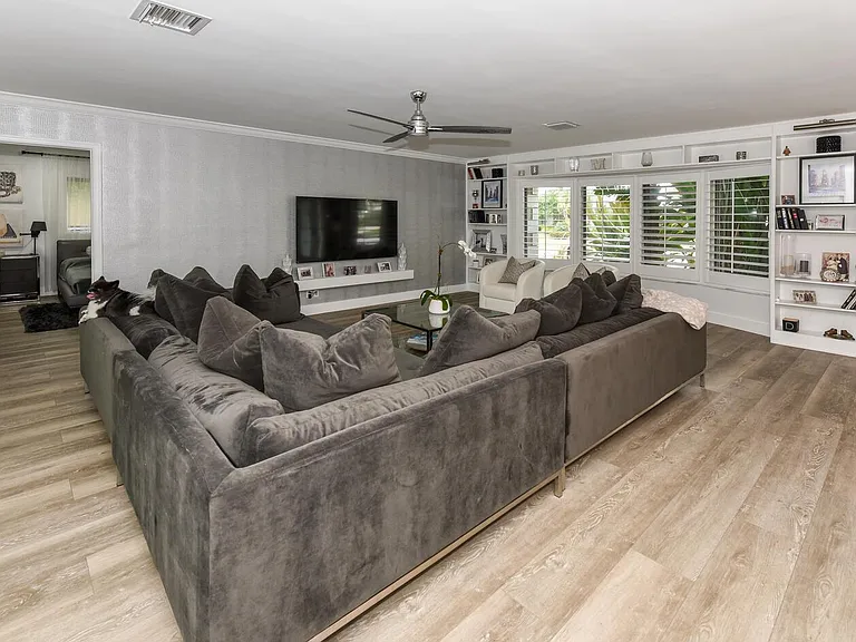 880 Hickory Ter — Photo 15