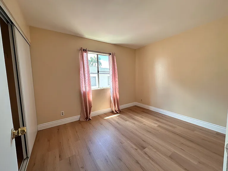 8926 Columbus Ave #6 — Photo 5