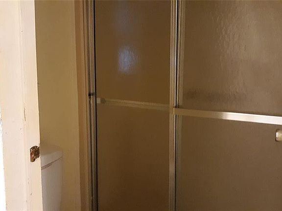 5th image of 722 Royal Palm Ave