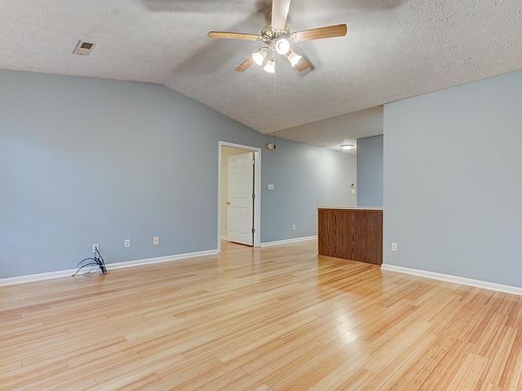 5th image of 703 Rose Garden Way