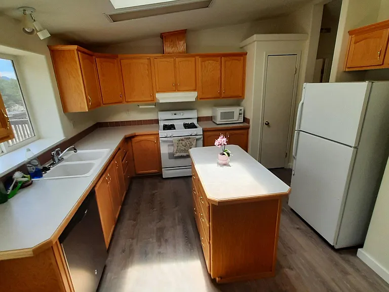Mount Harvard Cir — Photo 25