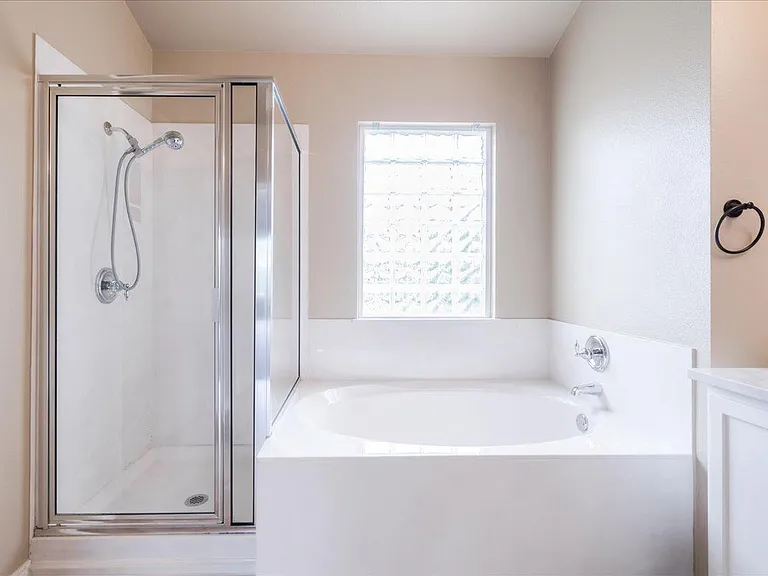 1501 Sweet Leaf Ln — Photo 25