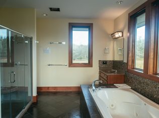 15879 Stonington Dr, Wamego, KS 66547